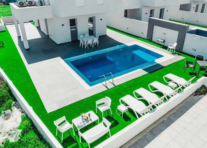 Stunning 3 Bedroom Villa Close To Nissi Beach!