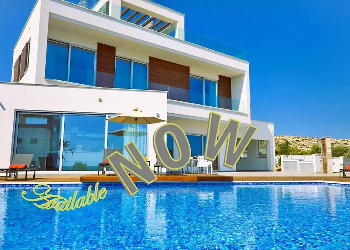 Beachfront Luxury Villa Idania
