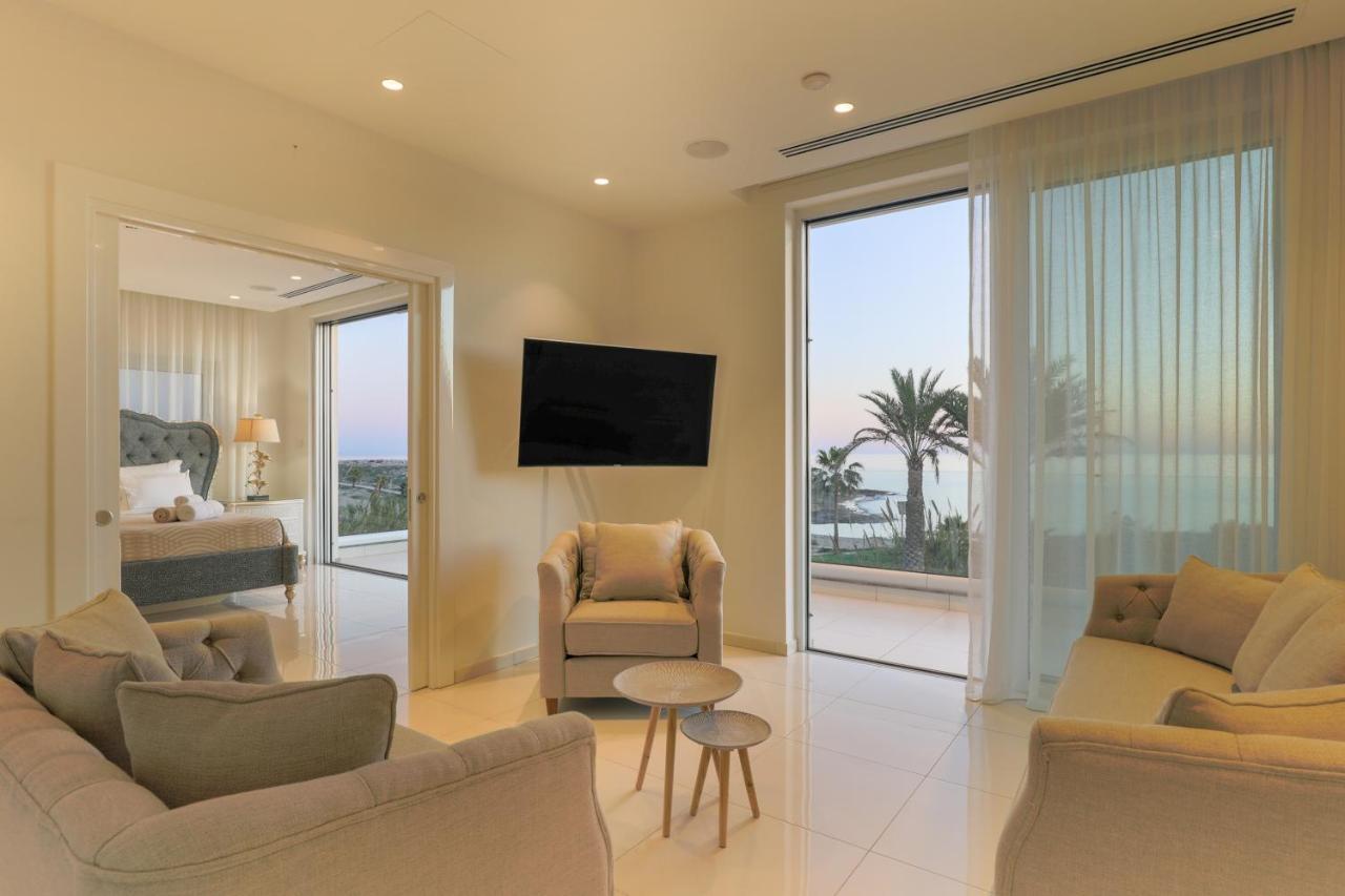 Palace Of Mediterranean Beachfront Pousada