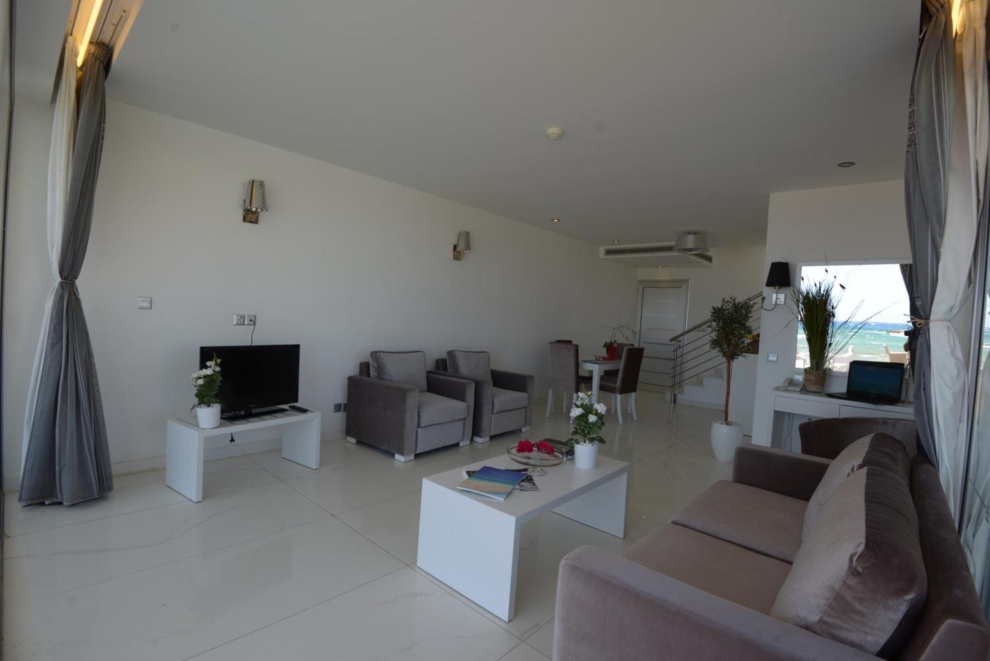 Dome Marina & 4*