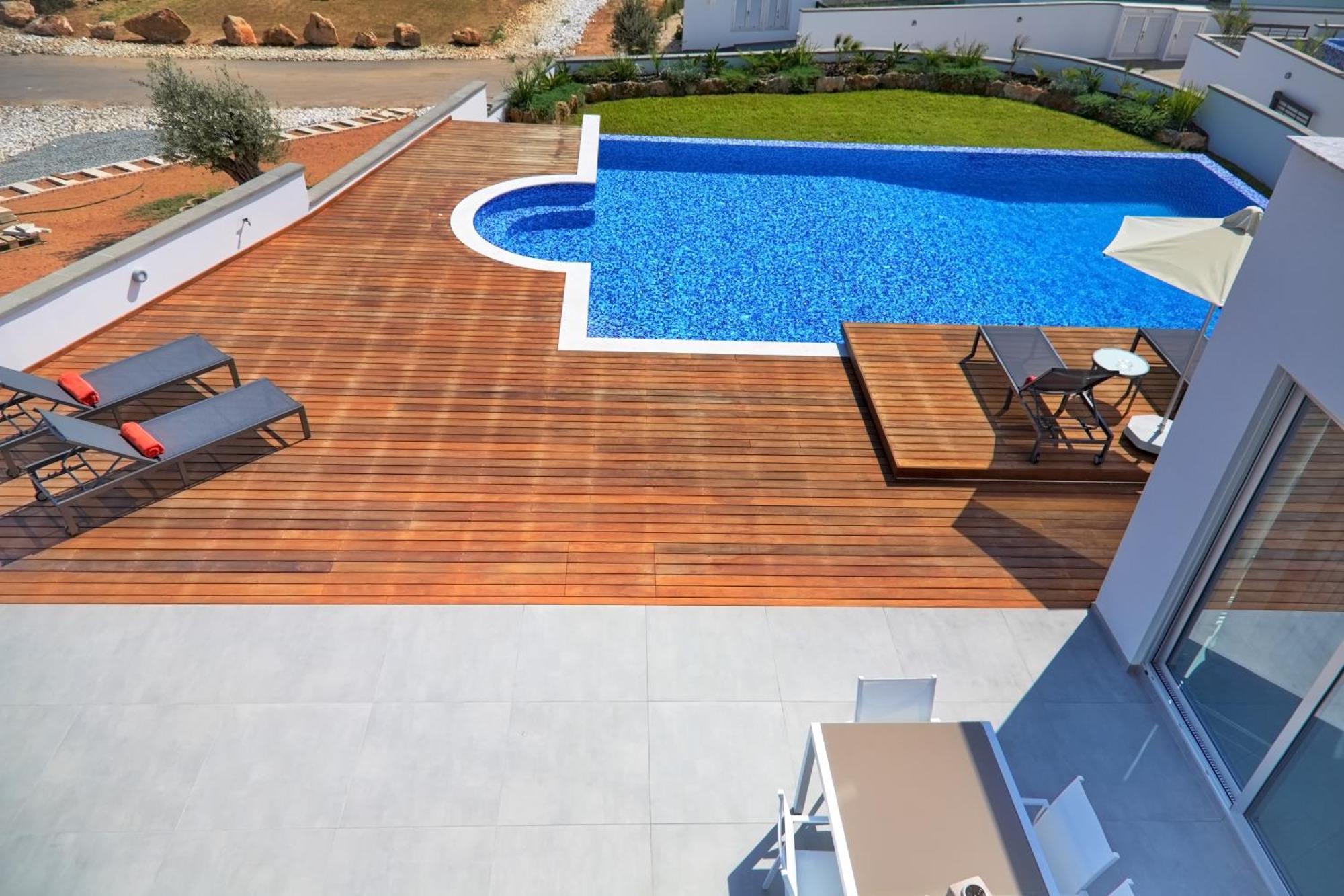 Beachfront Luxury Idania