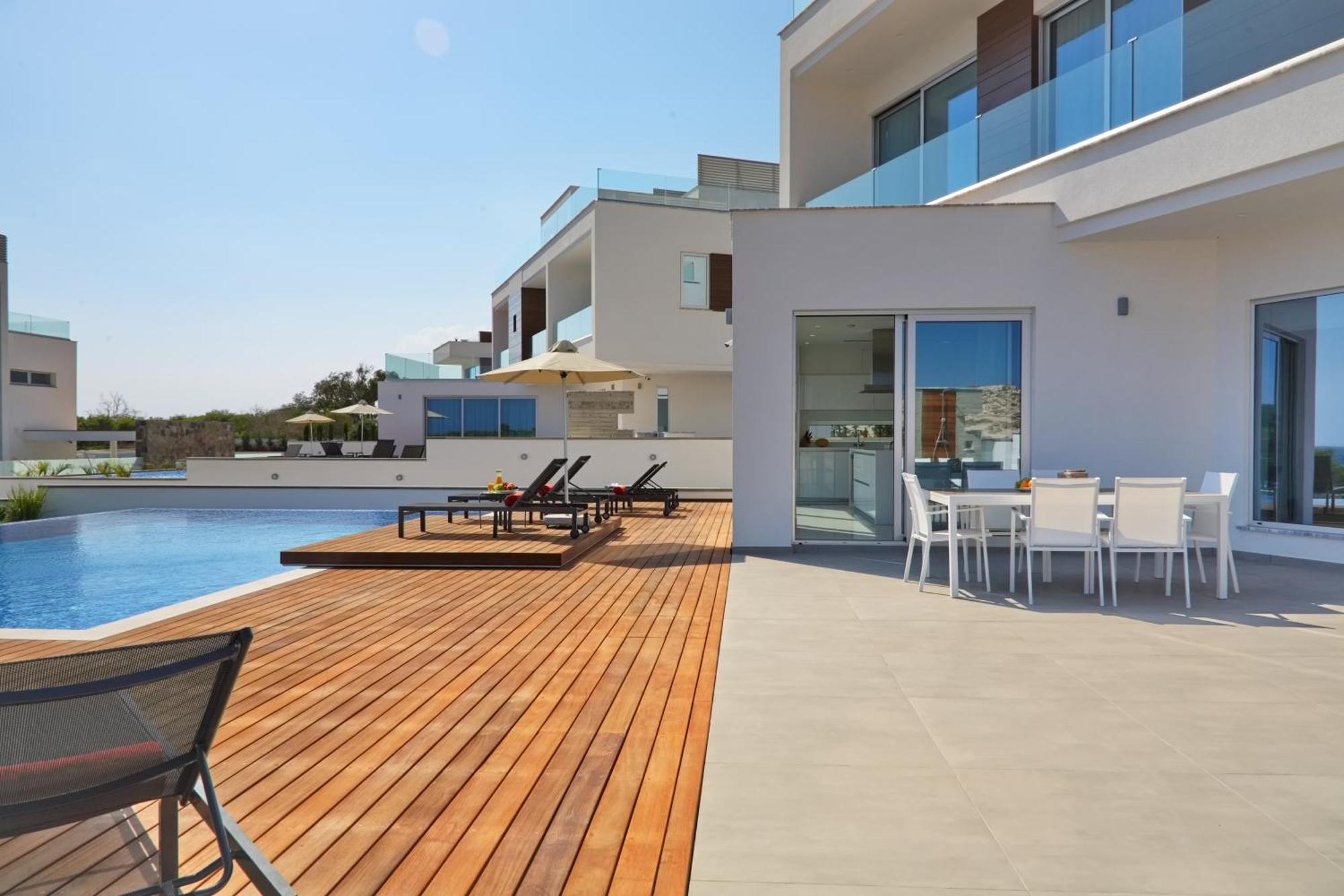 Villa Beachfront Luxury Idania *