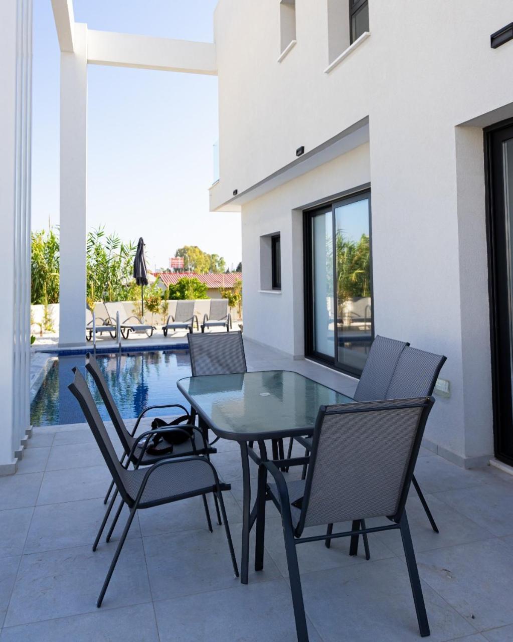 Villa Nissi 4 Bedroom Sea View *