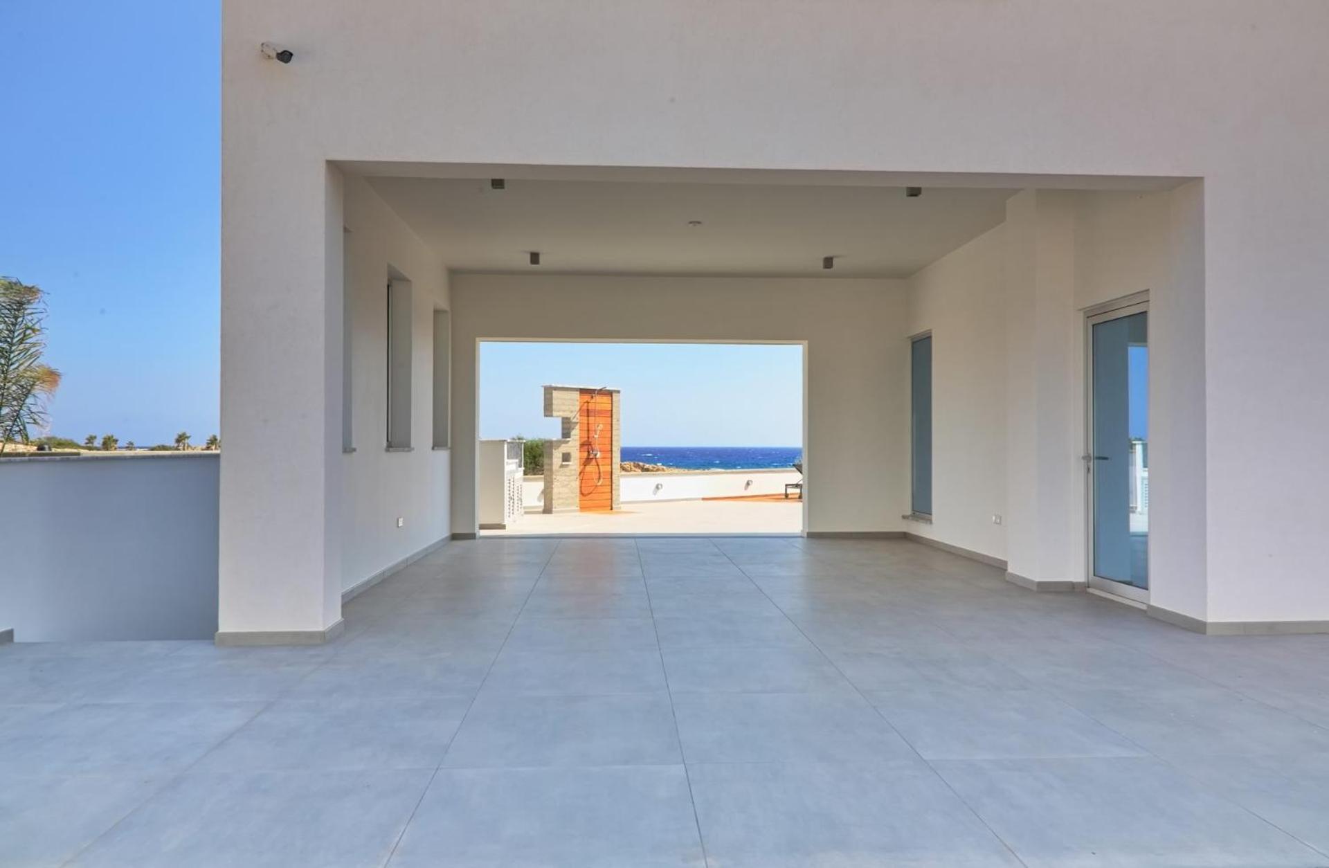 Beachfront Luxury Idania Villa *