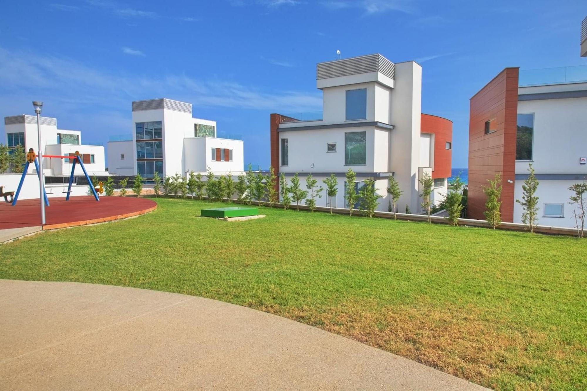 Beachfront Luxury Idania *