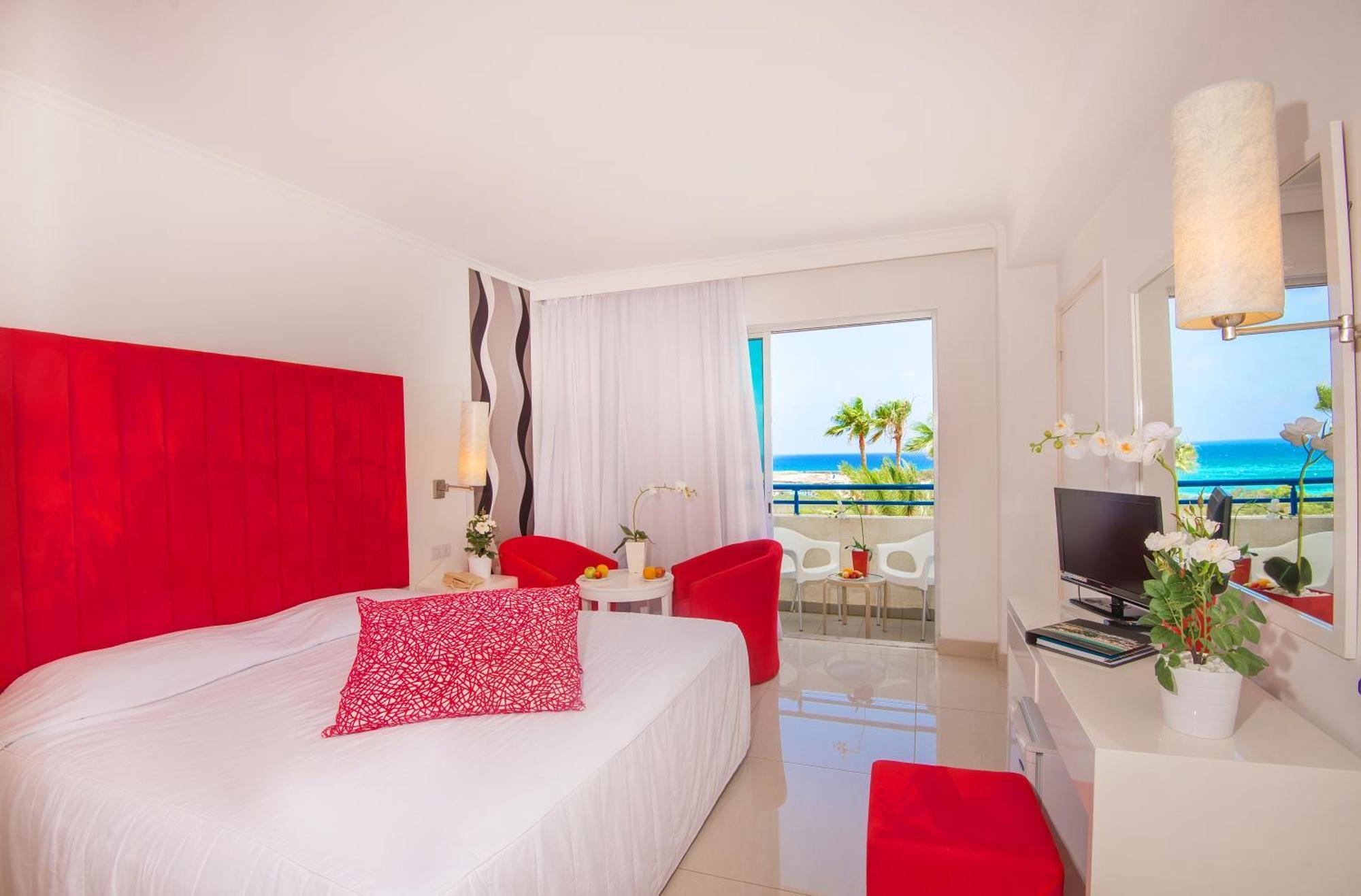 Hotel Dome Marina & 4*