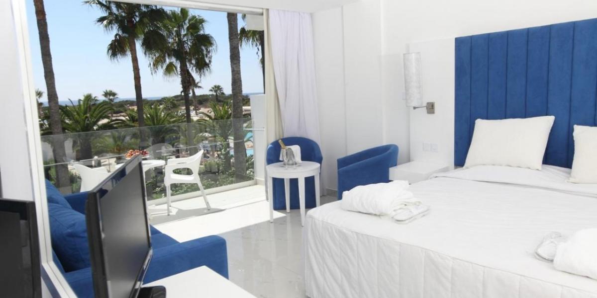 Dome Marina & Hotel