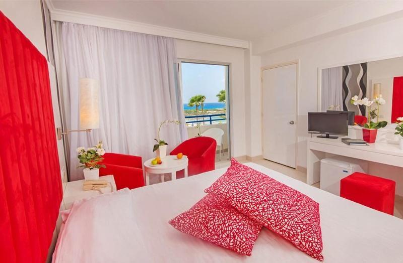 Dome Marina & 4*