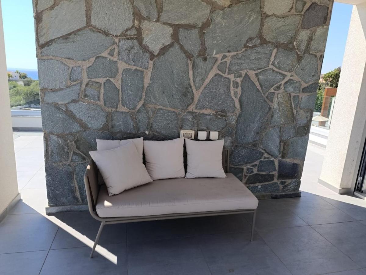 Beachfront Luxury Idania