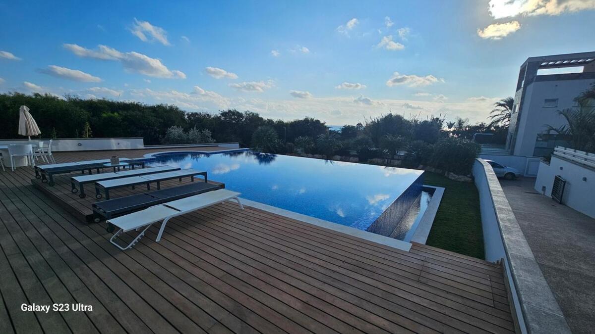 Beachfront Luxury Idania Villa