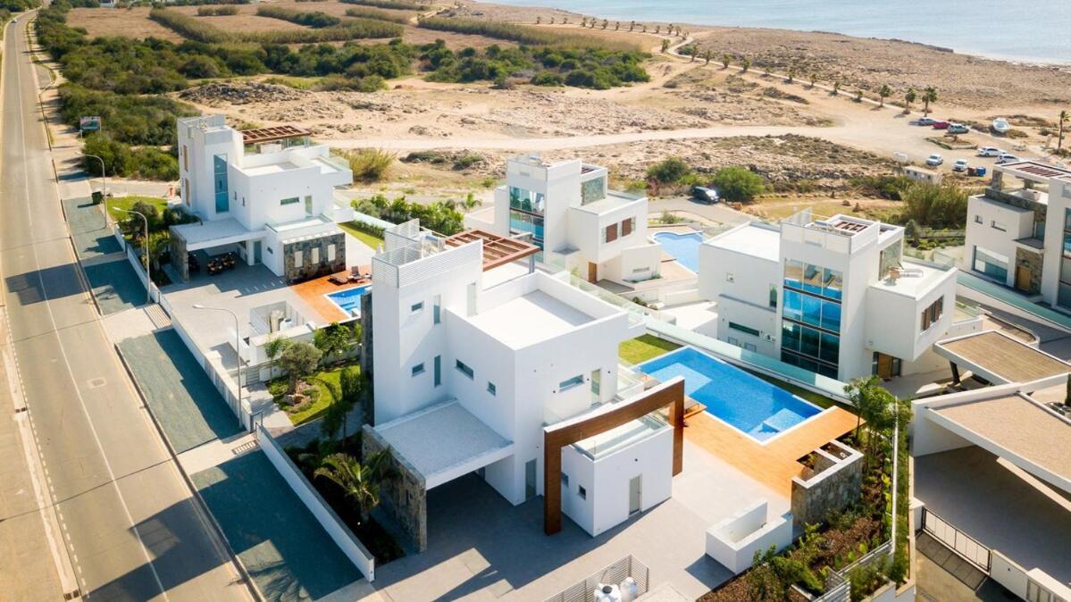 Beachfront Luxury Idania Villa *