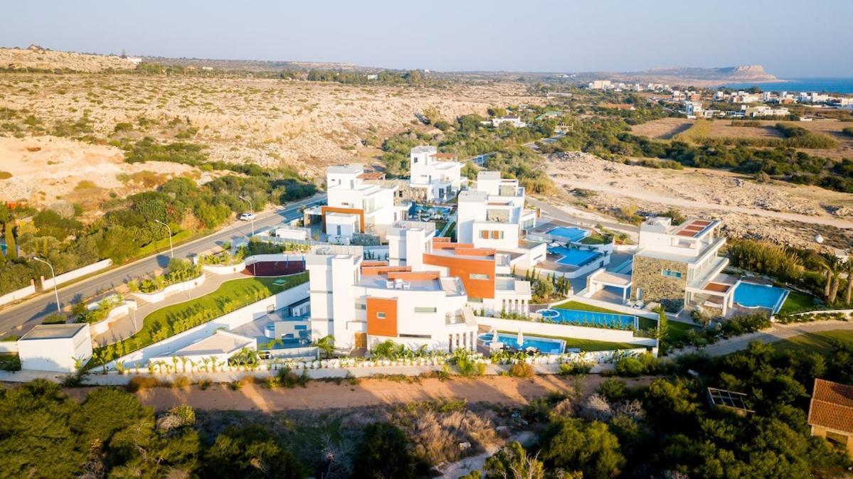 Beachfront Luxury Idania *