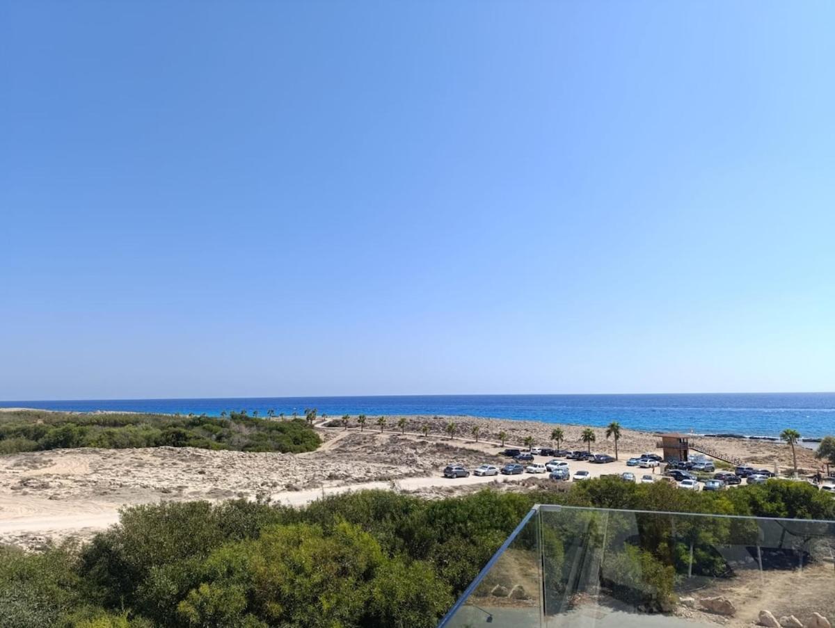 Beachfront Luxury Idania