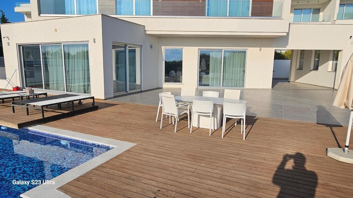 Beachfront Luxury Idania Ayia Napa