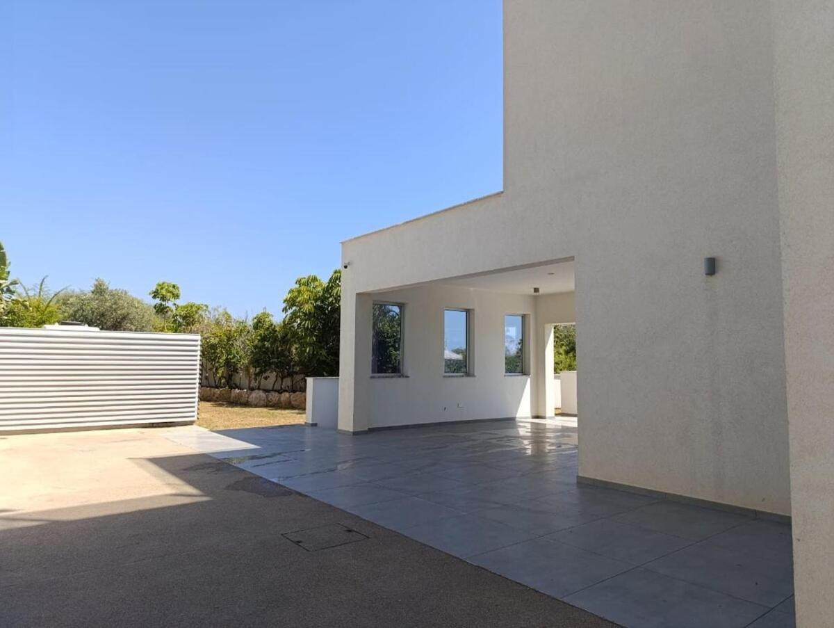 Beachfront Luxury Idania Villa *