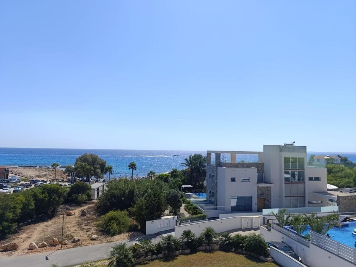 Villa Beachfront Luxury Idania