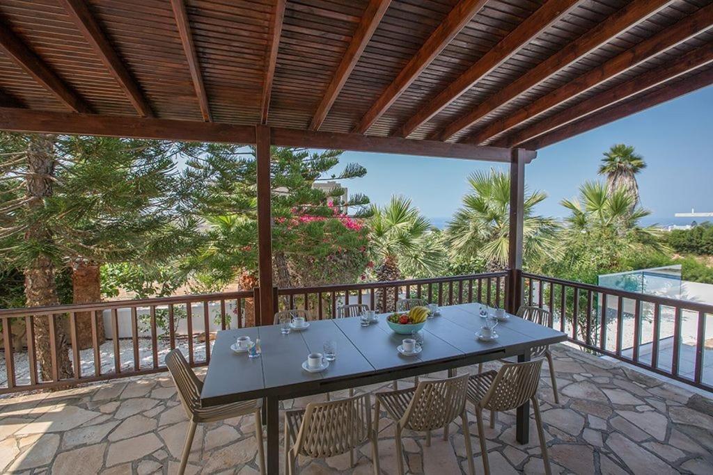 Nepou - Beautiful 4 Bedroom - Located In With Private Pool