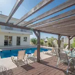 Hara Nissi Villas