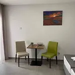 Ellenapa Apts & Studios