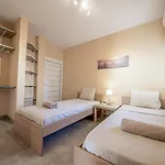 Peach Seaview 3 Bedroom Apartment