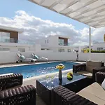 Villa Sunday