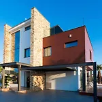 Vivo Mare Beachfront Villas- Blue Diamond