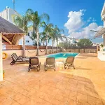 Villa Fame