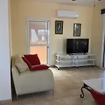 Villa Lola