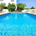 Nissini Famliy Villa