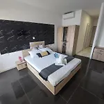 Piazza Napa Suites