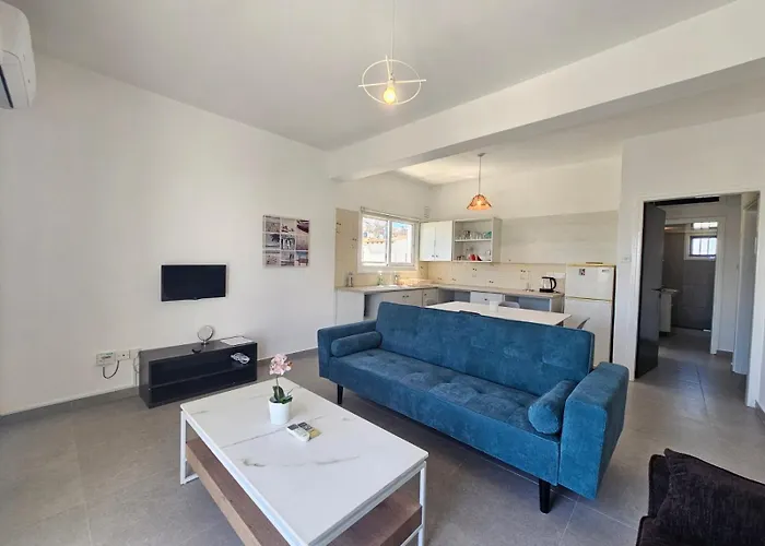 Spacious Apt In The Center