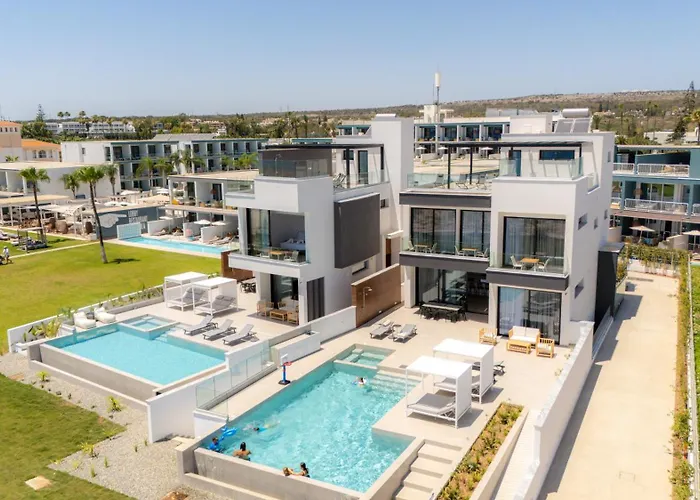 Aqua Beachfront Villas - Villa 1