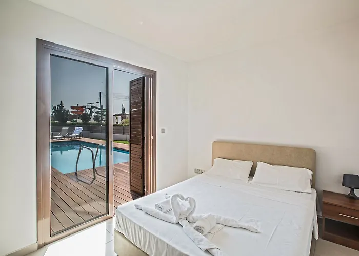 Celebrity Villa Scotty T I3