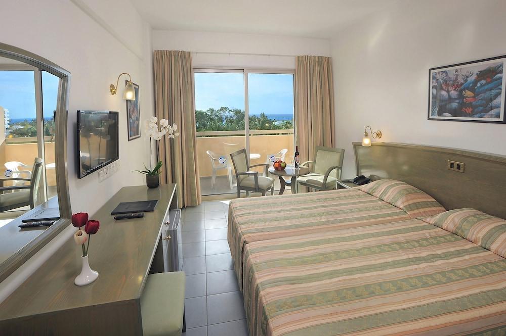 Nissiana & Hotel 3*