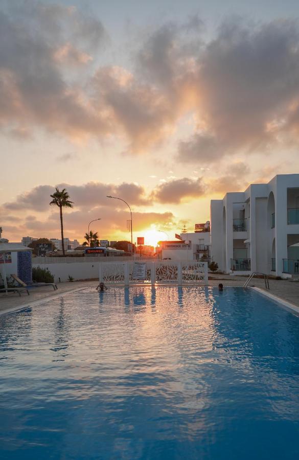Kaos Aparthotel 2*