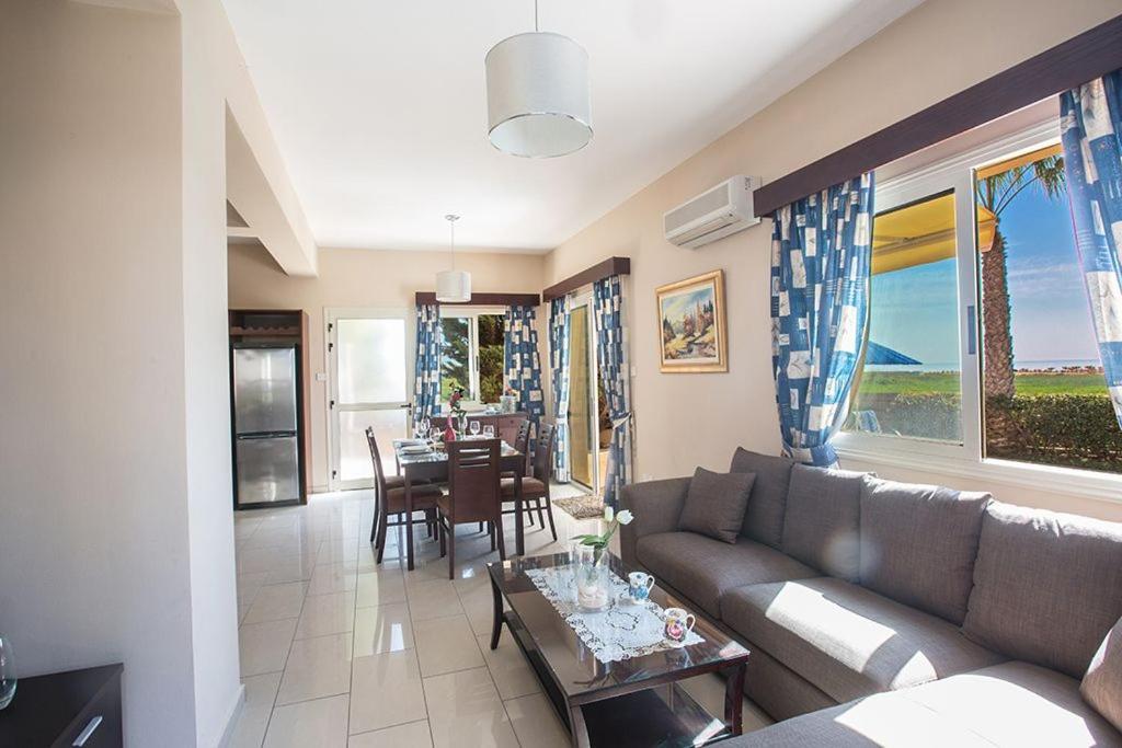 Villa Aspro Enas - Stunning 3 Bedroom Ayia Thekla With Private Pool And Sea Views