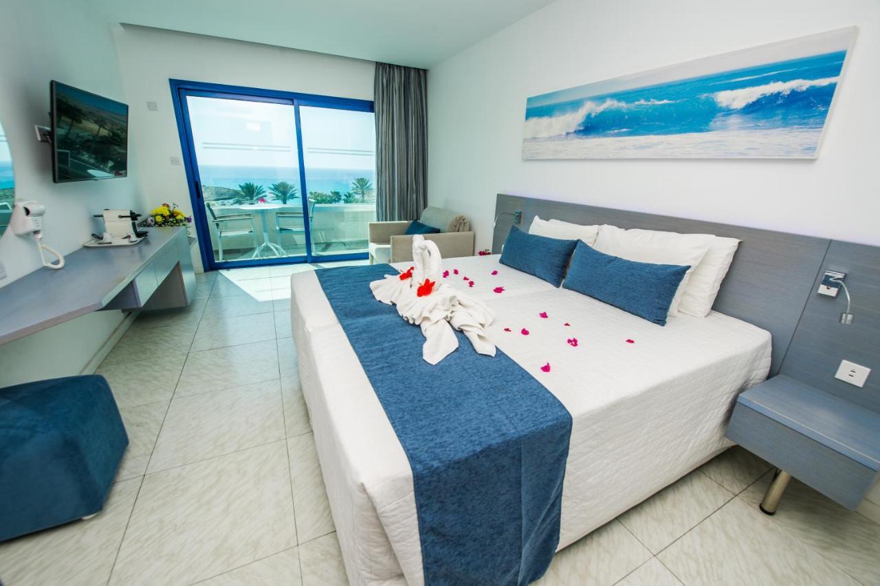 Anonymous (adults Only) 3*