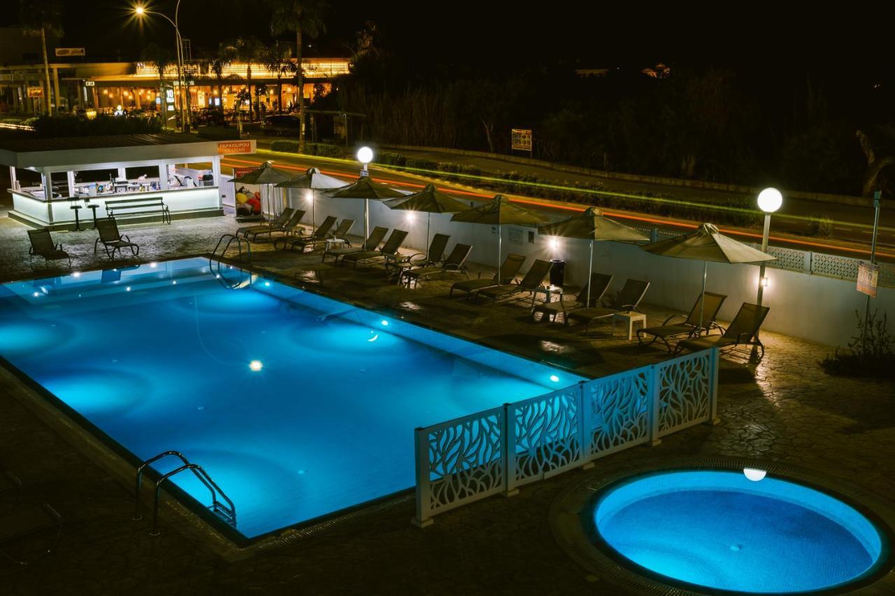 Kaos Aparthotel 2*