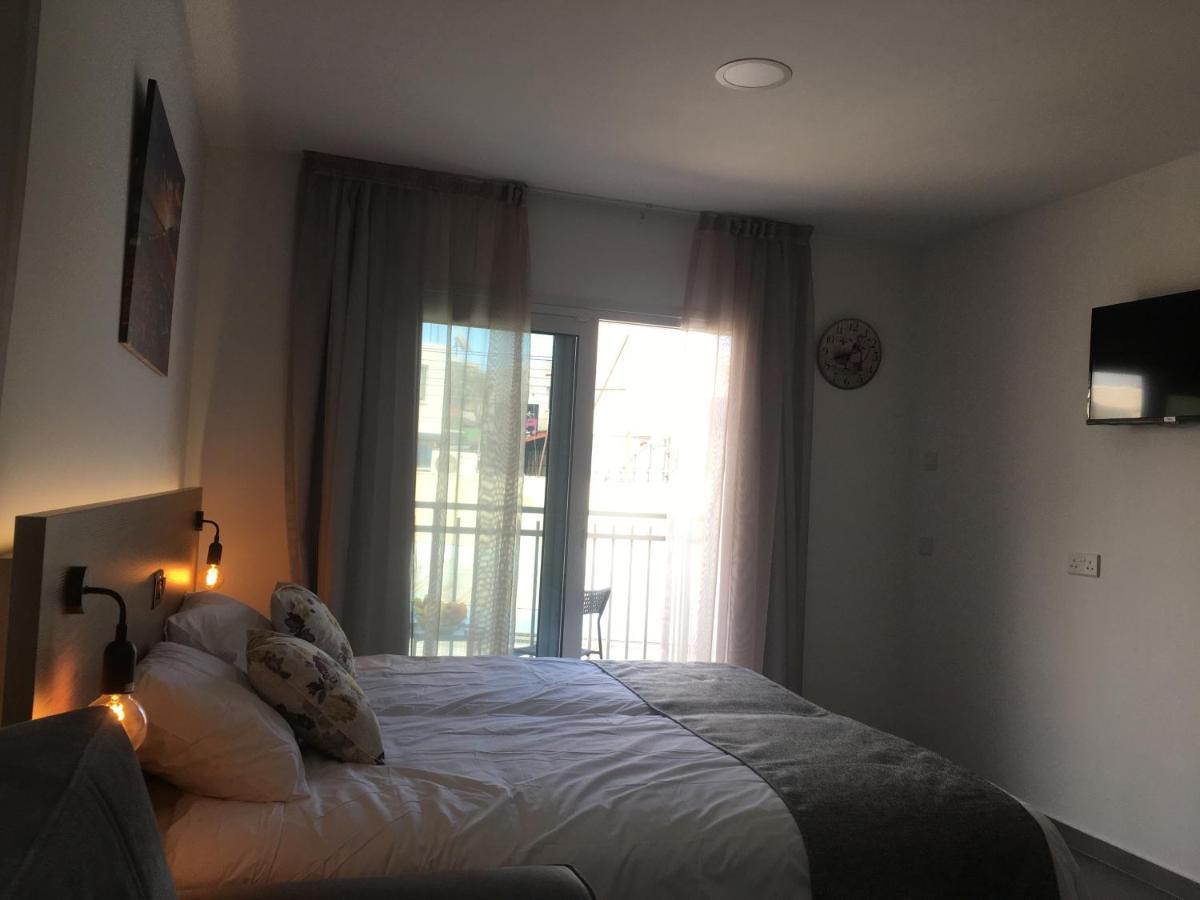 Ellenapa Apts & Apartment *
