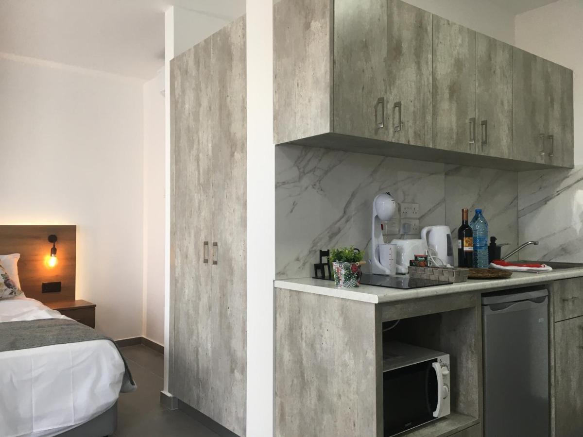 Ellenapa Apts & Apartment