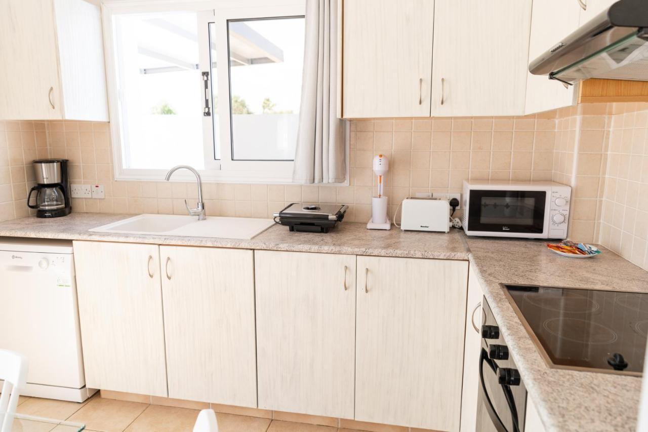 Agia Thekla Ekaterina 4 Bdrm Villa *