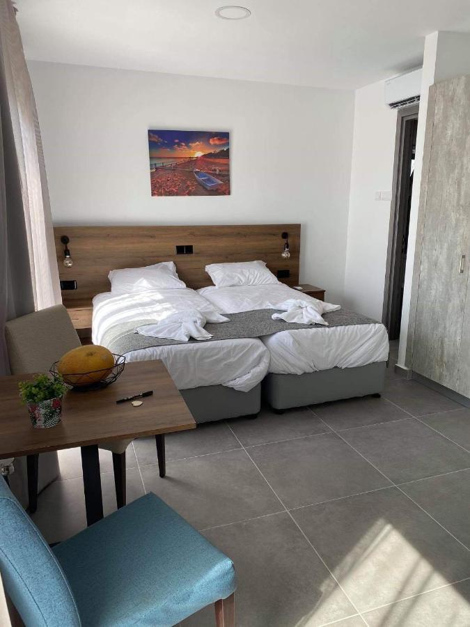 Ellenapa Apts & Apartment *