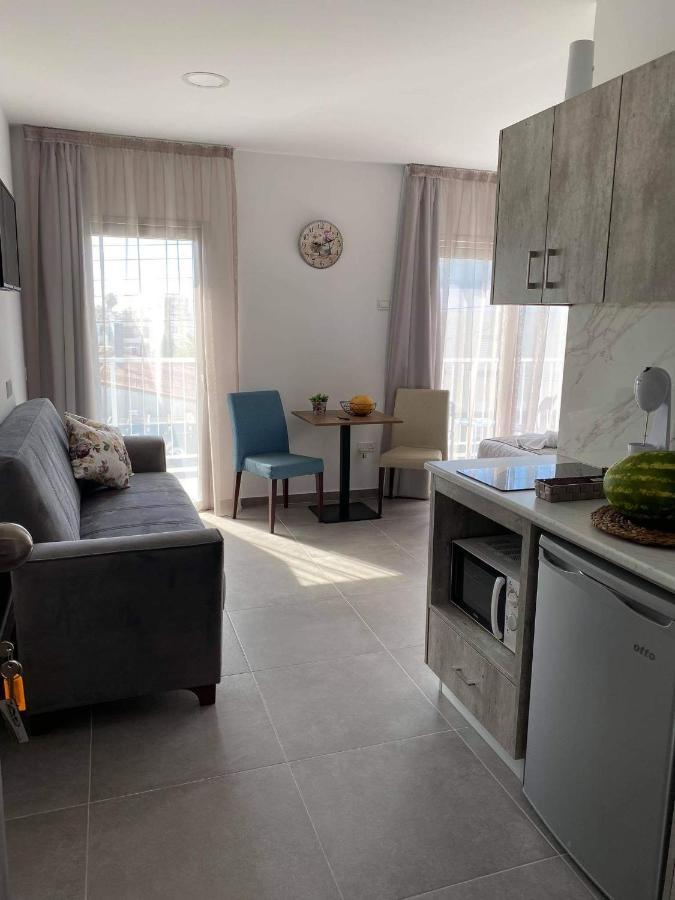 Ellenapa Apts & Apartment *