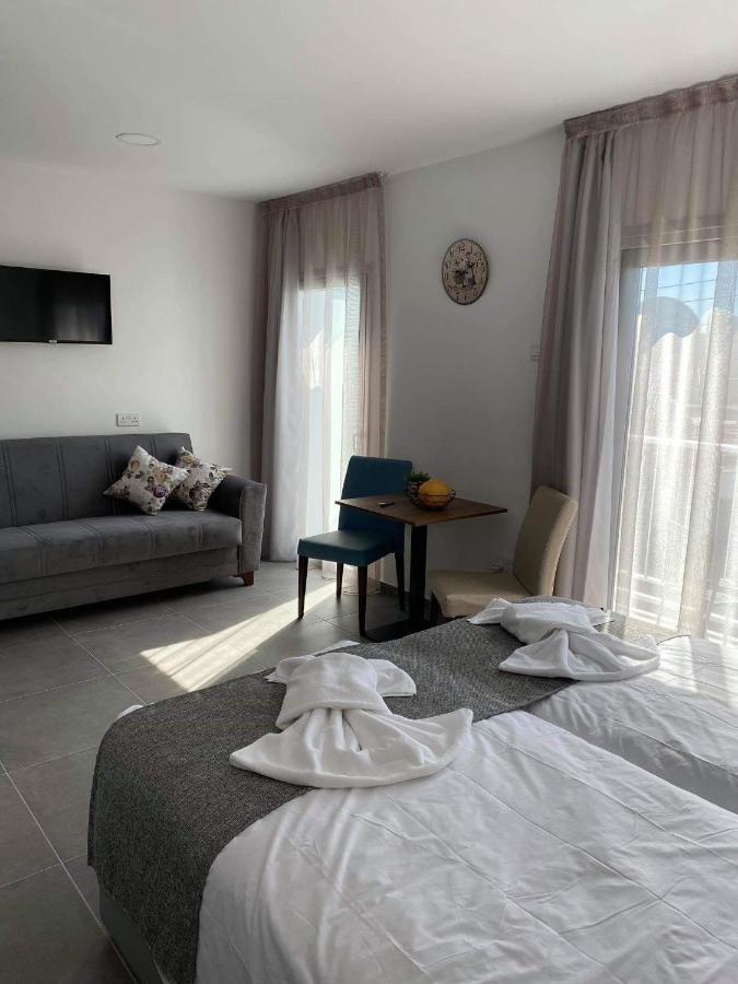 Ellenapa Apts &