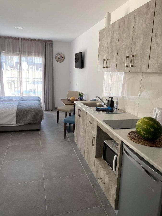 Ellenapa Apts &