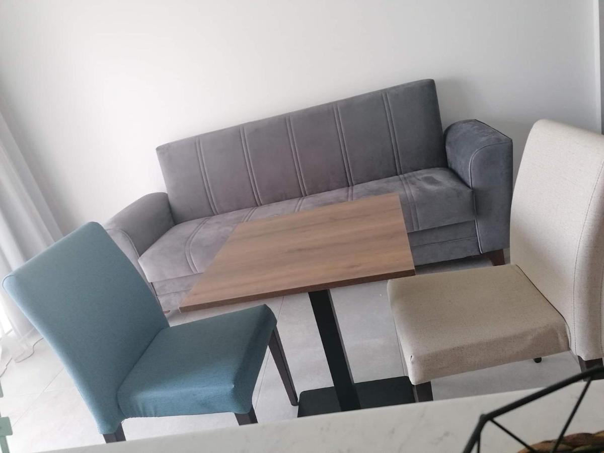 Ellenapa Apts &