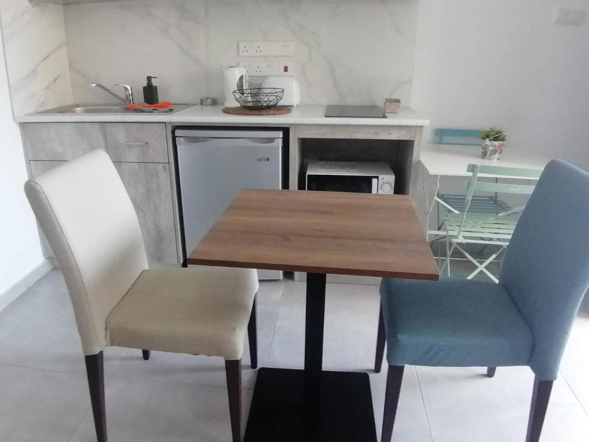 Ellenapa Apts &