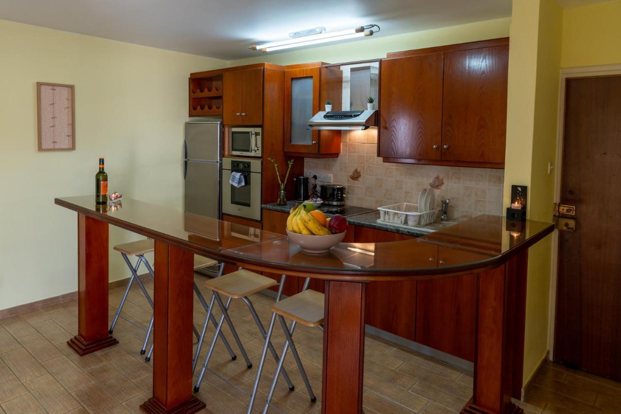 Gold Feathers Apartment *