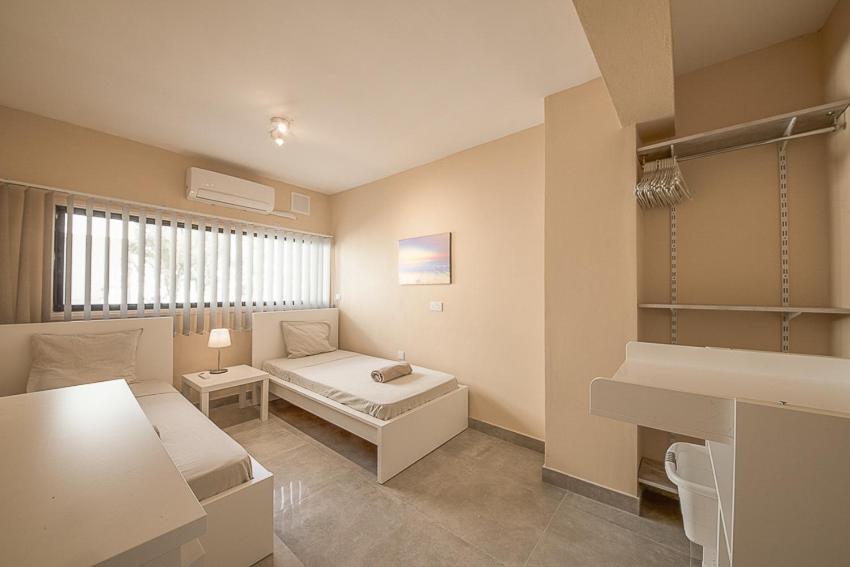 Peach Seaview 3 Bedroom Apartment