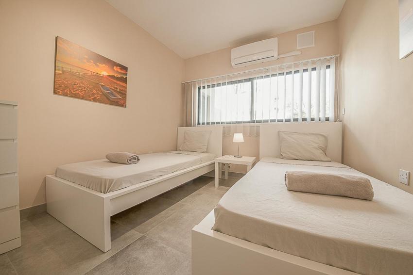 Peach Seaview 3 Bedroom Apartment
